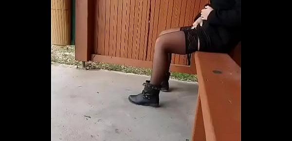 trendsSerious !! I take the risk of getting my cock out in front of this student waiting for the bus ... How will she react